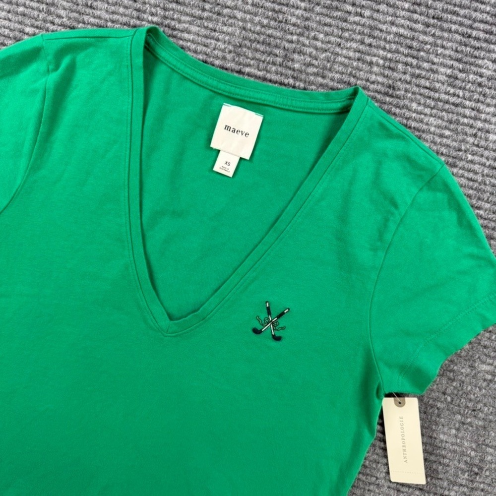 NEW Maeve Anthropologie Kelly Green V-Neck Embroidered Golf Tee Shirt Womens XS